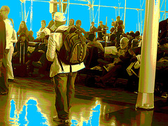 Homme mature à casque et sac à dos - Mature masculine hatter with his rucksack - PET Montreal airport - Avec le lecteur observateur / With the attentive reader -  Baskets et jeans. - Sepia postérisé avec bleu photofiltré.