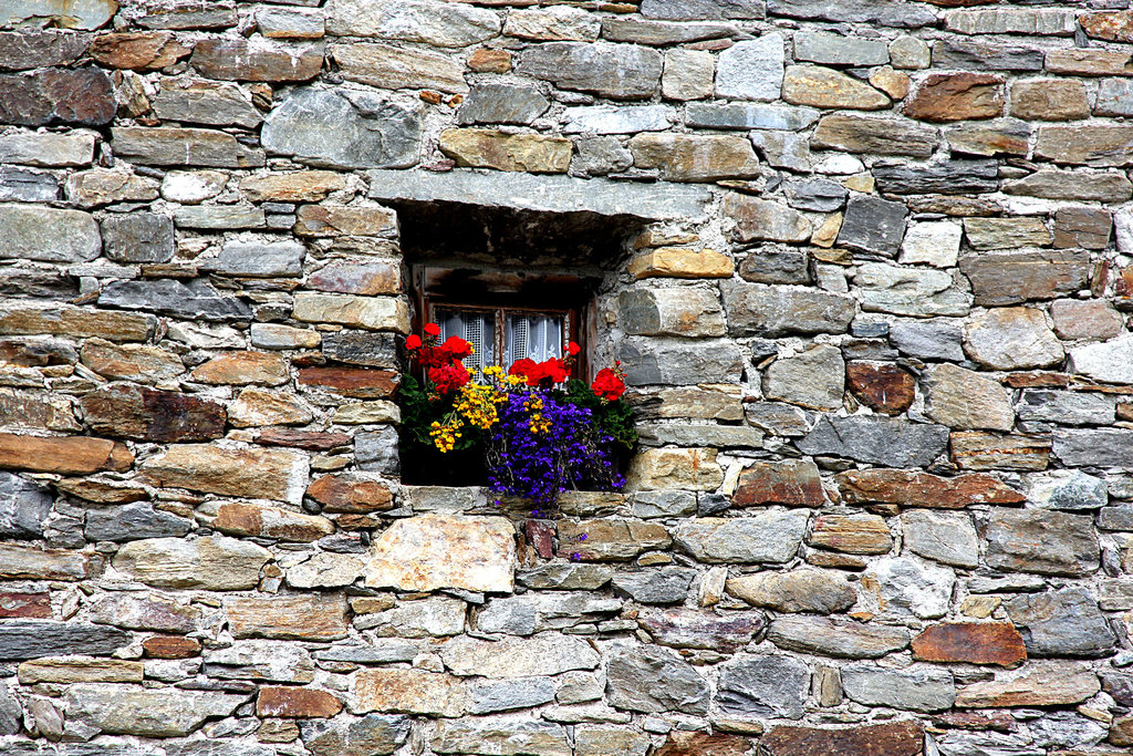 kleines Fenster an der Rableidalm