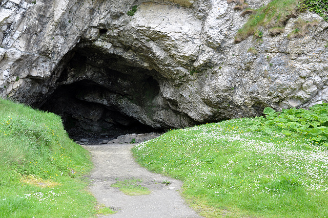 Höhlen und Felsen