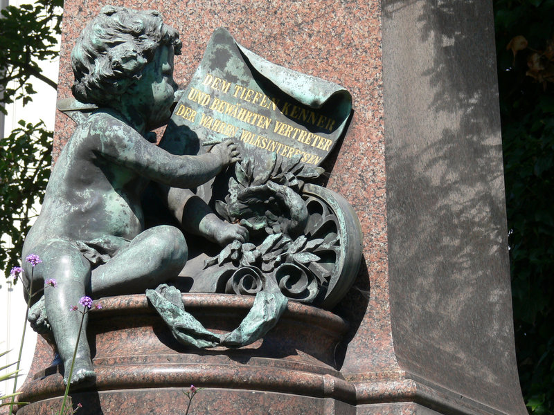 Weiden - Gustav von Schlör-Denkmal
