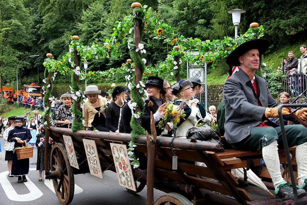 hab mein Wagen vollgeladen, voll mit alten Weibsen...