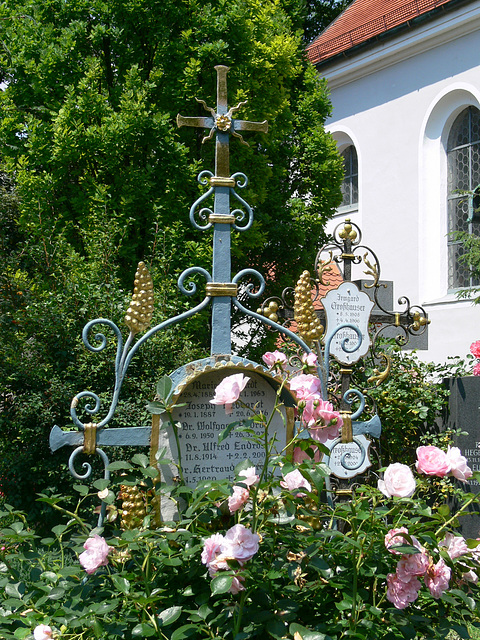 München-Bogenhausen - Friedhof und Pfarrkirche