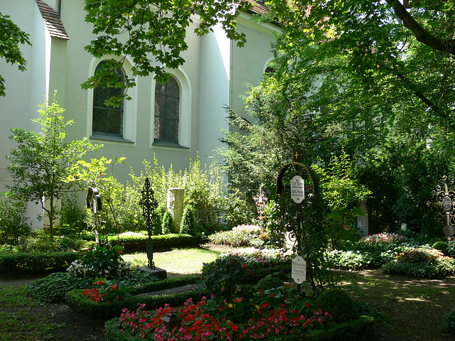 München-Bogenhausen - Friedhof und Pfarrkirche