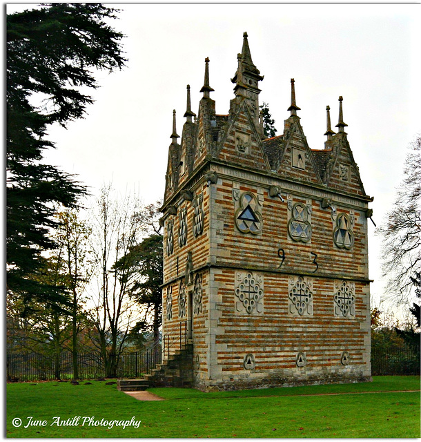 The Triangular Lodge