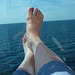 Christiane en croisière / Christiane's feet in cruise - Recadrage