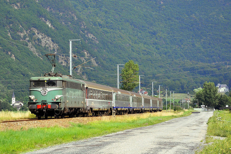 BB 25236 au pied des Alpes