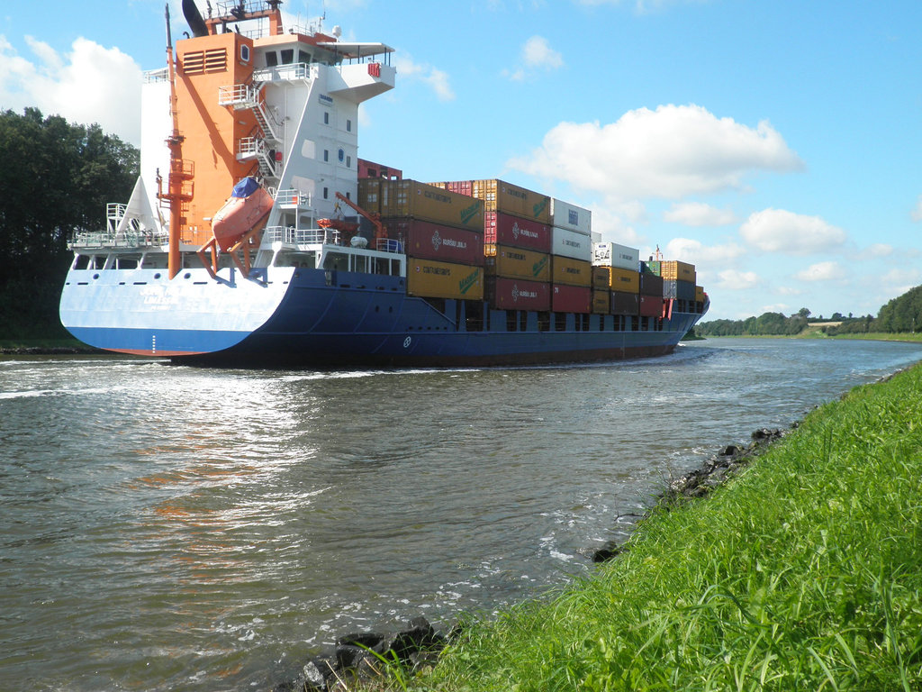 Feeder-Containerschiff