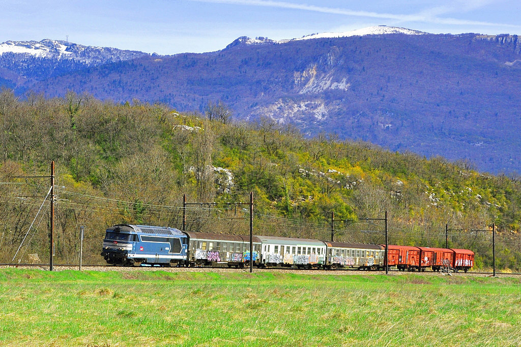 67300 bleue et son train parc