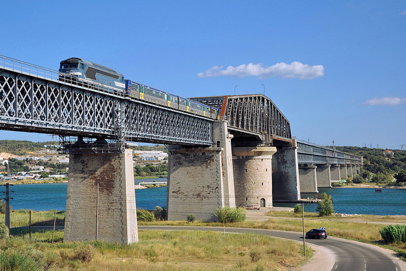 BB 67400 sur le viaduc de Caronte