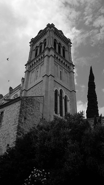 Campanile sur ciel d'orage