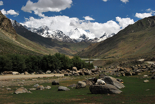 Sky over Mt Kun (7000meters)