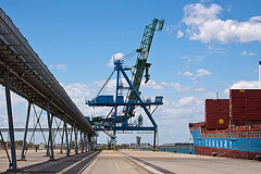 20110609 5715RAw [F] Verladekran, Container-Schiff, Hafen, Port St. Louis du Rhone, Camargue