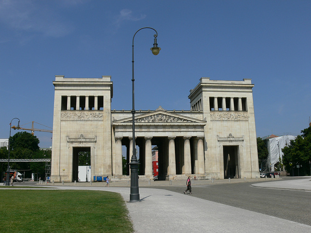 München - Propyläen am Königsplatz