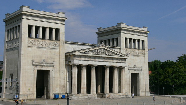 München - Propyläen am Königsplatz