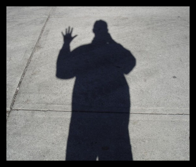 Just me the anonymous shadowman !  Juste moi dans une folie ombragée !