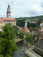 malnova parto de la kastelo Český Krumlov super la rivero Vltava