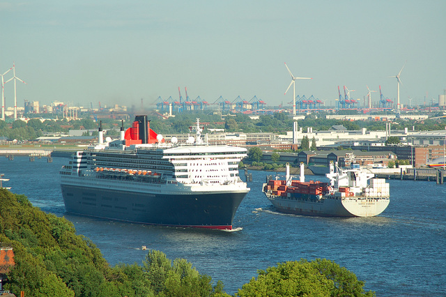 Queen Mary 2   01.06.2011