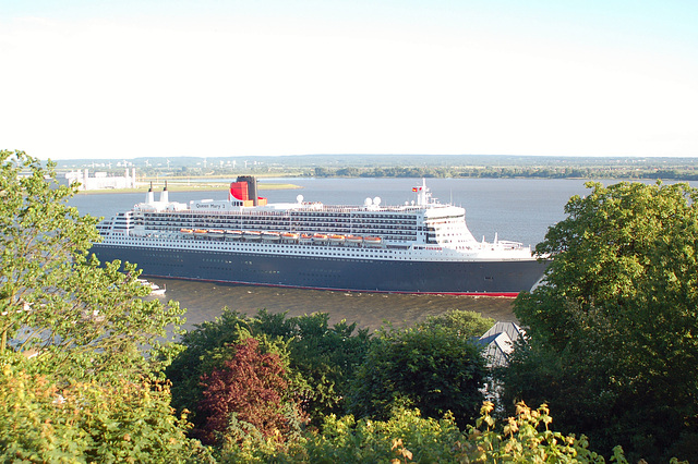 Queen Mary 2 01.06.2011