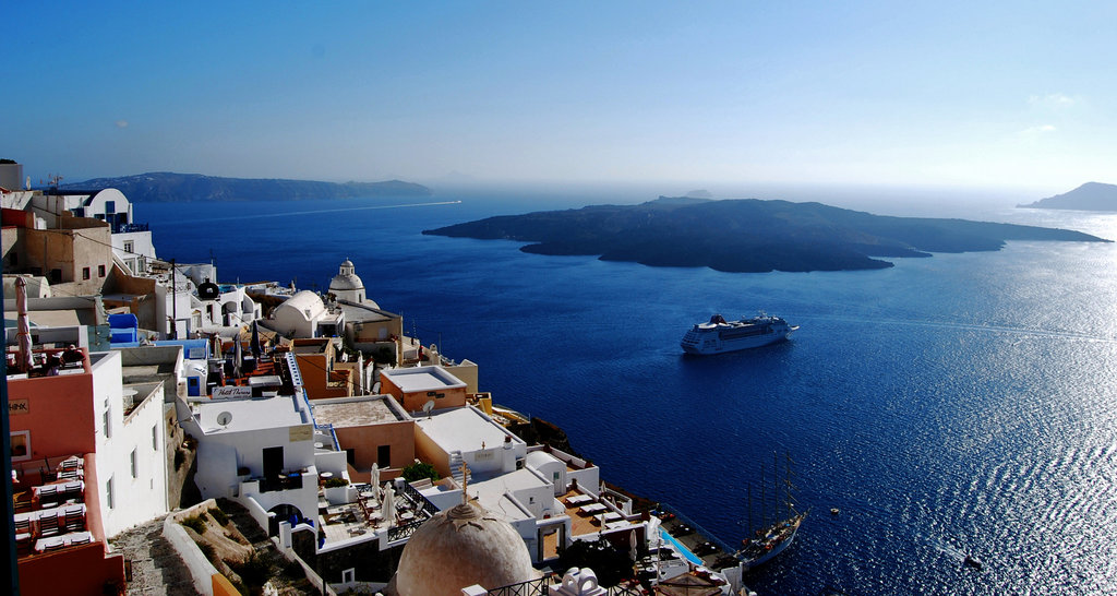 Santorini volcada al mar Egeo