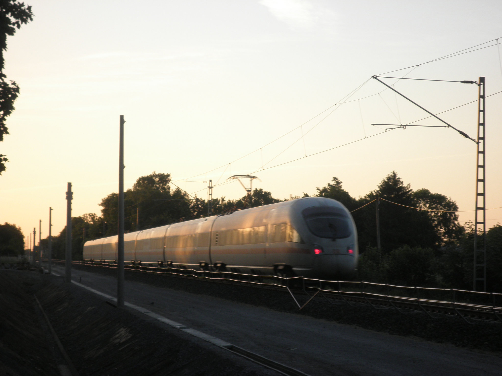 ICE  morgens bei Hildesheim