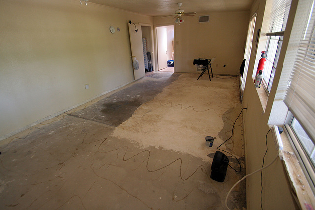 Bedroom Floor - bare concrete (0546)