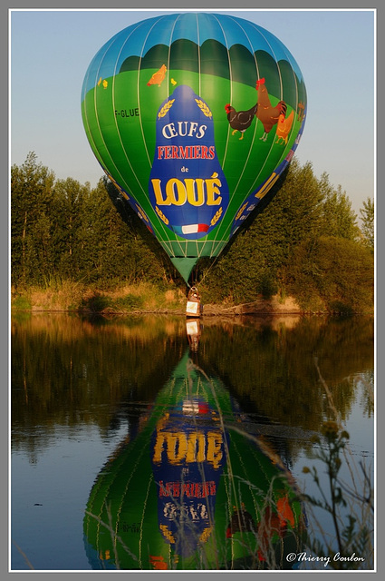 montgolfiere sur la loire.