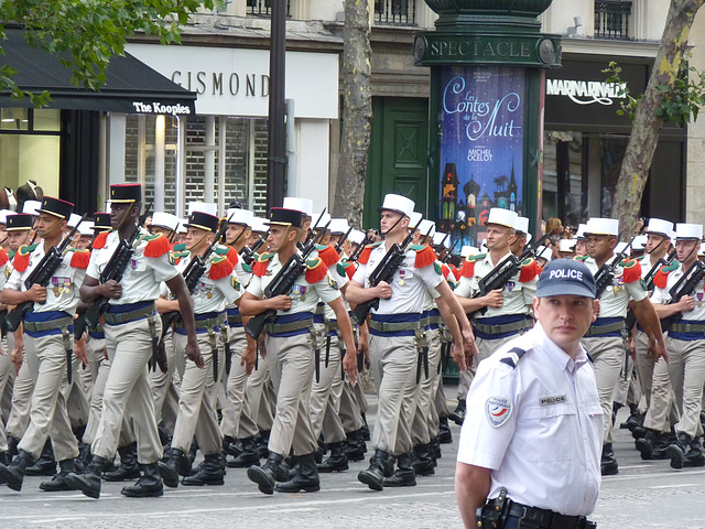 14 Julio-desfile en Parìs