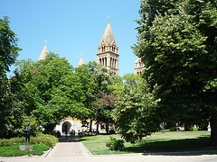 Pécs vidaĵo al la baziliko el la parko