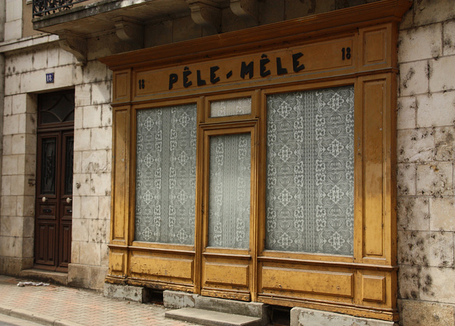 les petits villages qui perdent leurs magasins