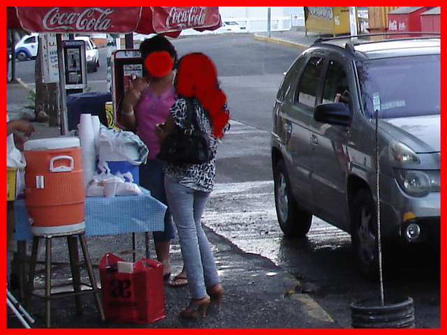 Acapulco , Mexico /  9 février 2011 - Anonymous red faces / Rouge anonyme