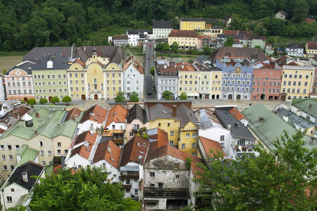 Stadtplatz frühlingslau