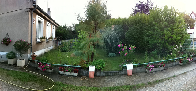 Devant la maison