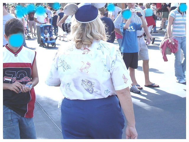 Chubby bum and Mickey mouse's ear hat - Fessier dodu et casque de souris / Disneyworld - December 30th 2006 - Visages couverts