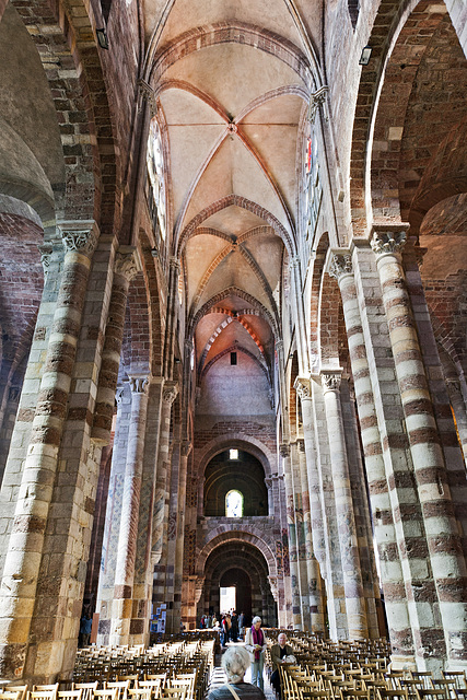 St-Julien de Brioude, central aisle