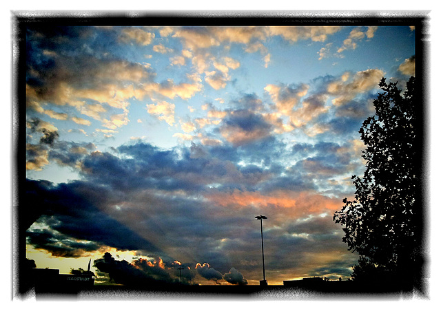 Abends an der Straßenbahnhaltestelle