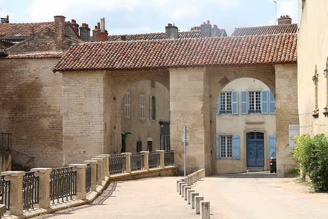 La grande porte de l'abbaye de Cluny