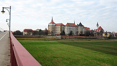 Schloss Hartenfels und die neue Elbbrücke