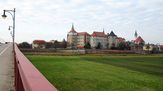 Schloss Hartenfels und die neue Elbbrücke