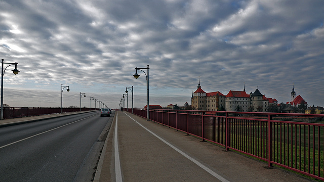 Die neue Elbbrücke und Schloss Hartenfels