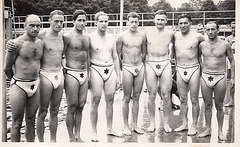 group of handsome swimmers in Dreieckbadehosen