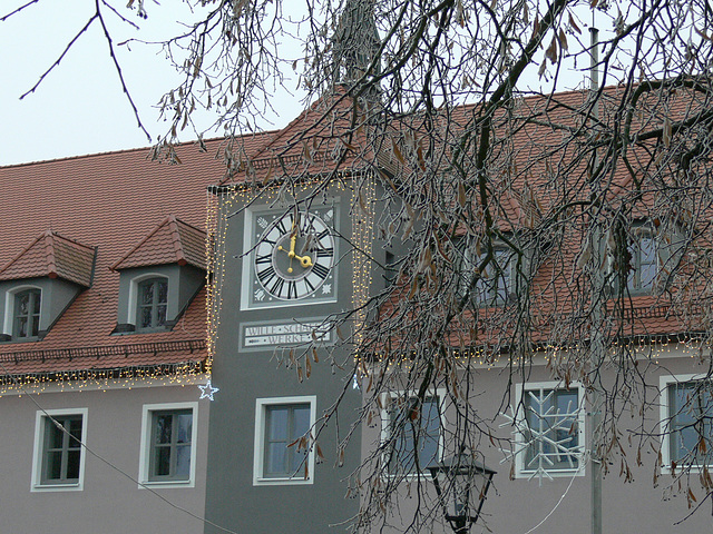 Heimatort - Rathaus in der Adventszeit