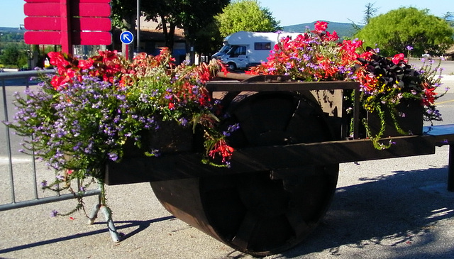 Drôle de bac à fleurs