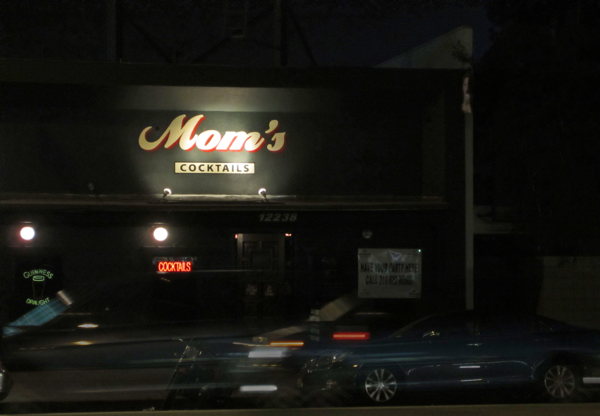 Great L.A. Walk (0532) Mom's Cocktails