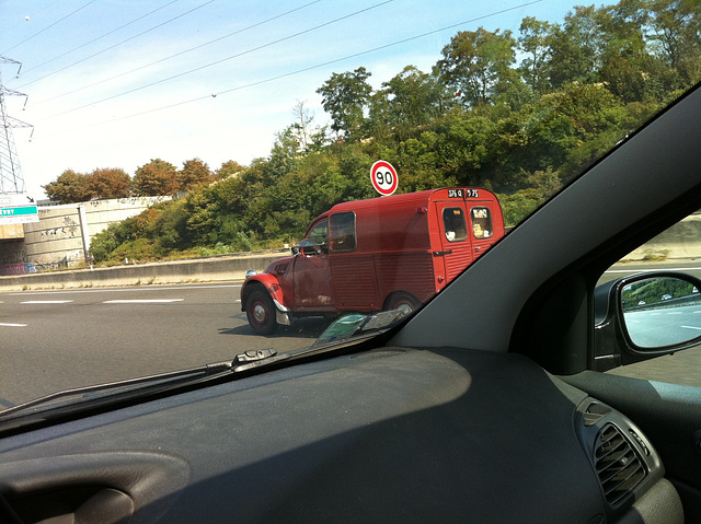 2cv camionnette sur l'autoroute