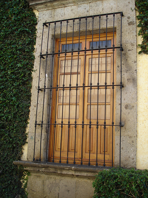 Porte peu accueillante / Cold welcoming door - 23 mars 2011