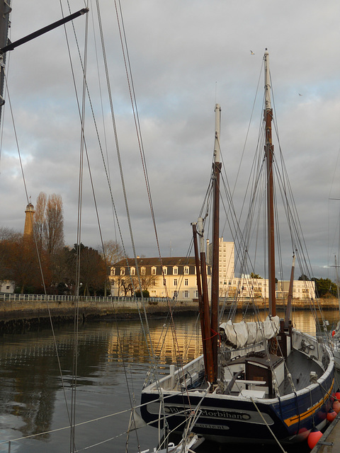 voilier dans l'avant port de lorient