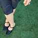 La sexy Dame Martine en talons hauts sur le vert / Sexy Lady Martine in high heels on the grass / Photo originale