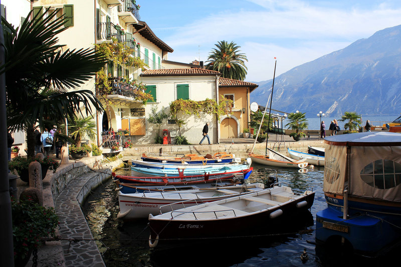 Kleiner Hafen in Limone