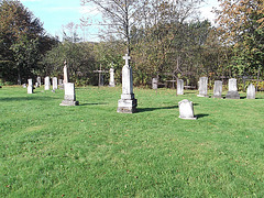 Les Paquettiens venant de l'au-delà........Cimetière de campagne / Country cemetery.