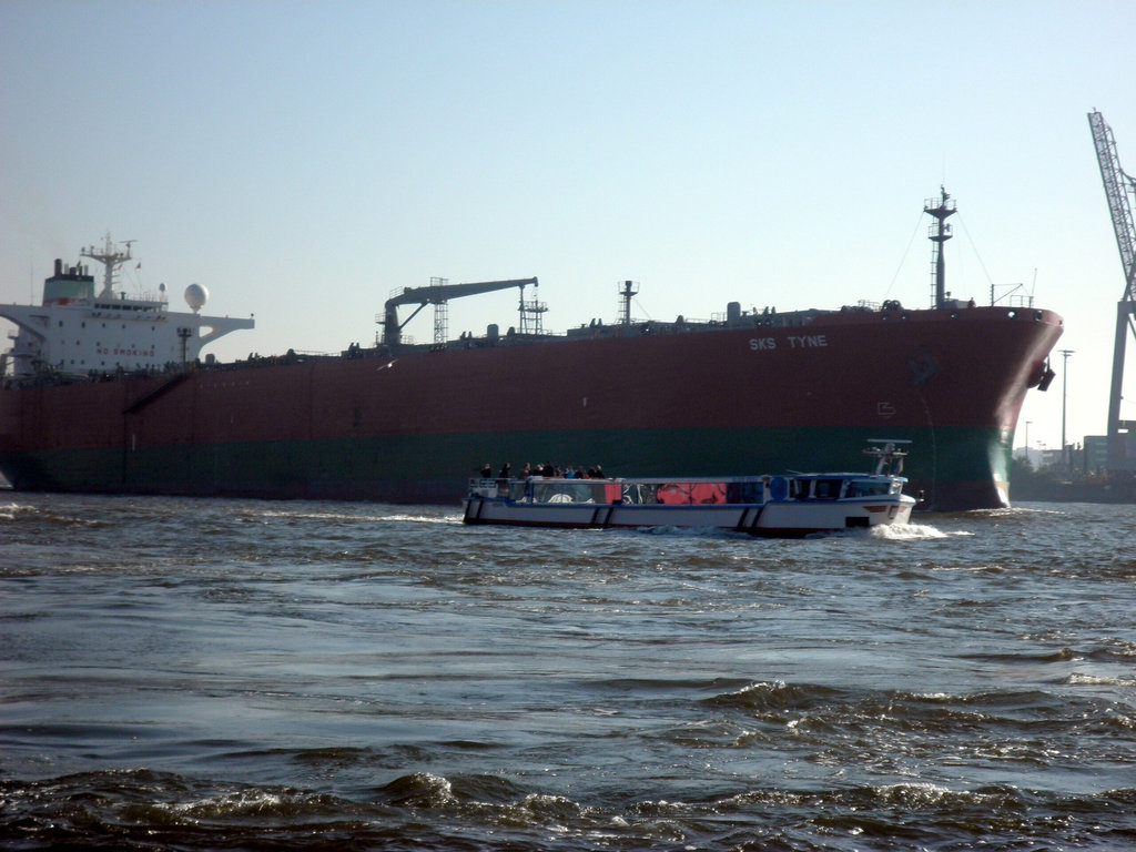 Gigant auf der Elbe - Tanker  SKS  TYNE